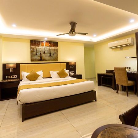 Hotel Godwin - Colaba Bombaim Exterior foto