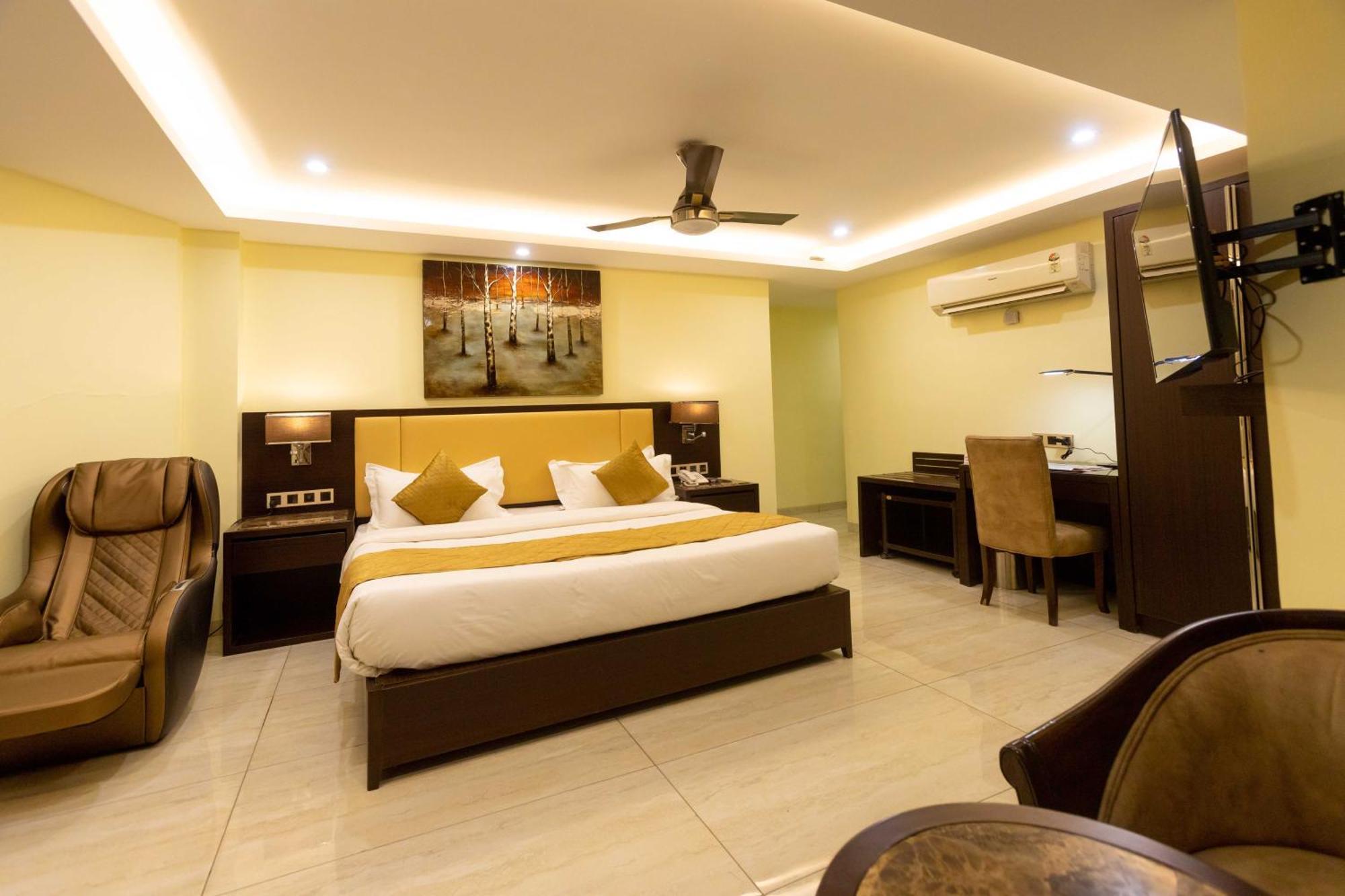 Hotel Godwin - Colaba Bombaim Exterior foto