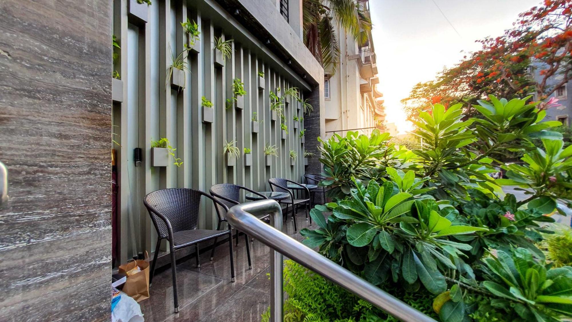 Hotel Godwin - Colaba Bombaim Exterior foto