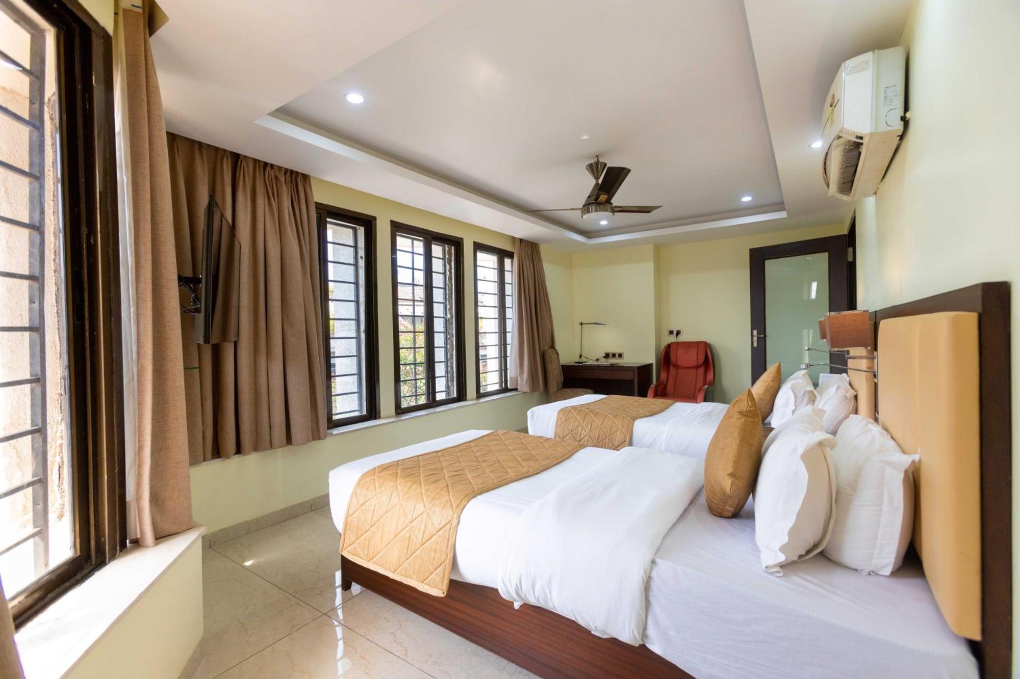 Hotel Godwin - Colaba Bombaim Exterior foto