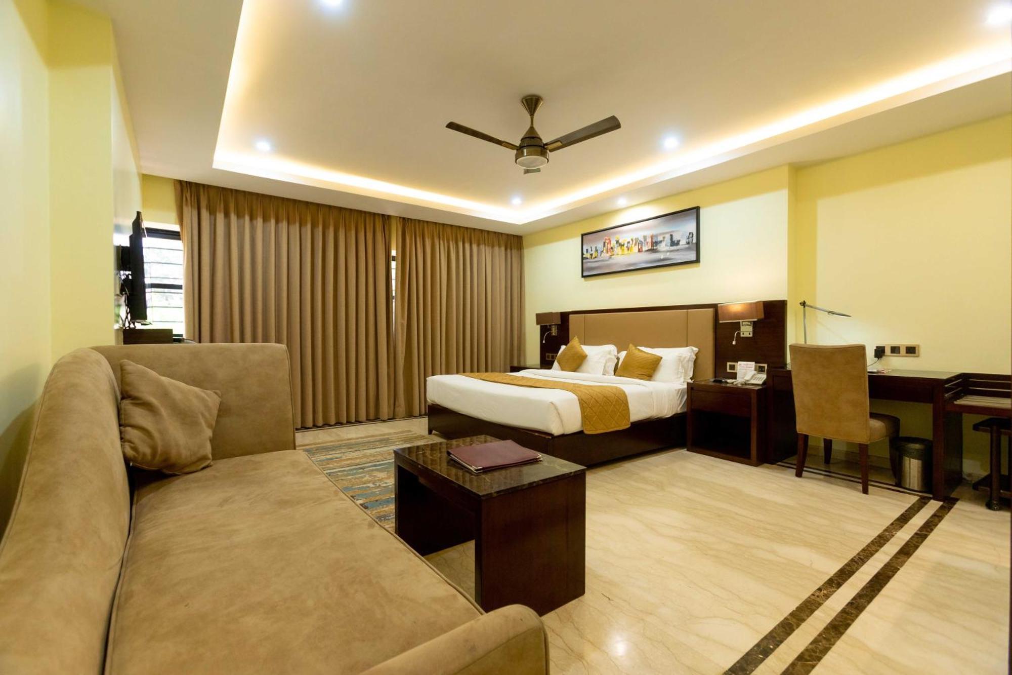 Hotel Godwin - Colaba Bombaim Exterior foto