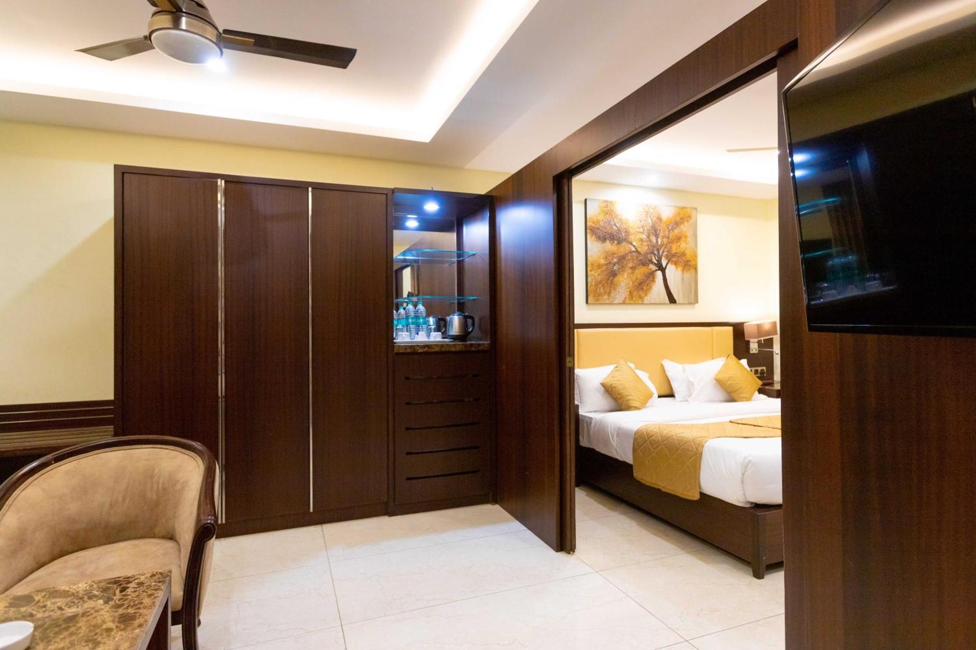 Hotel Godwin - Colaba Bombaim Exterior foto
