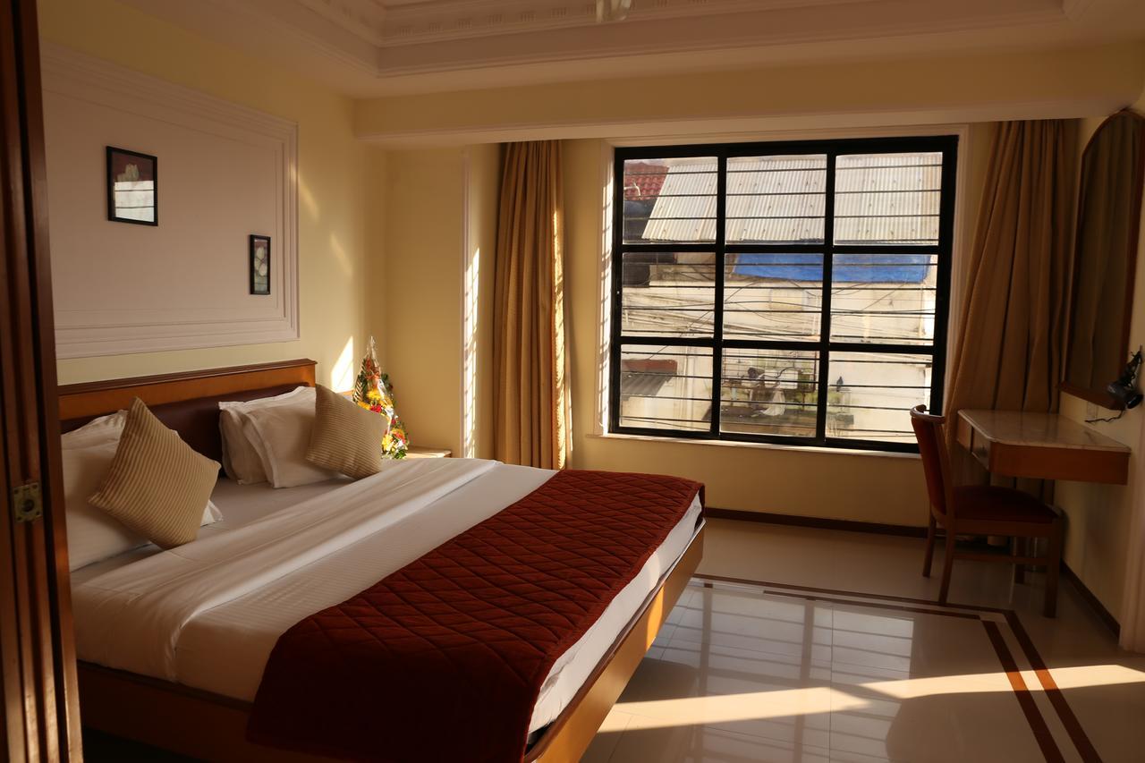 Hotel Godwin - Colaba Bombaim Exterior foto