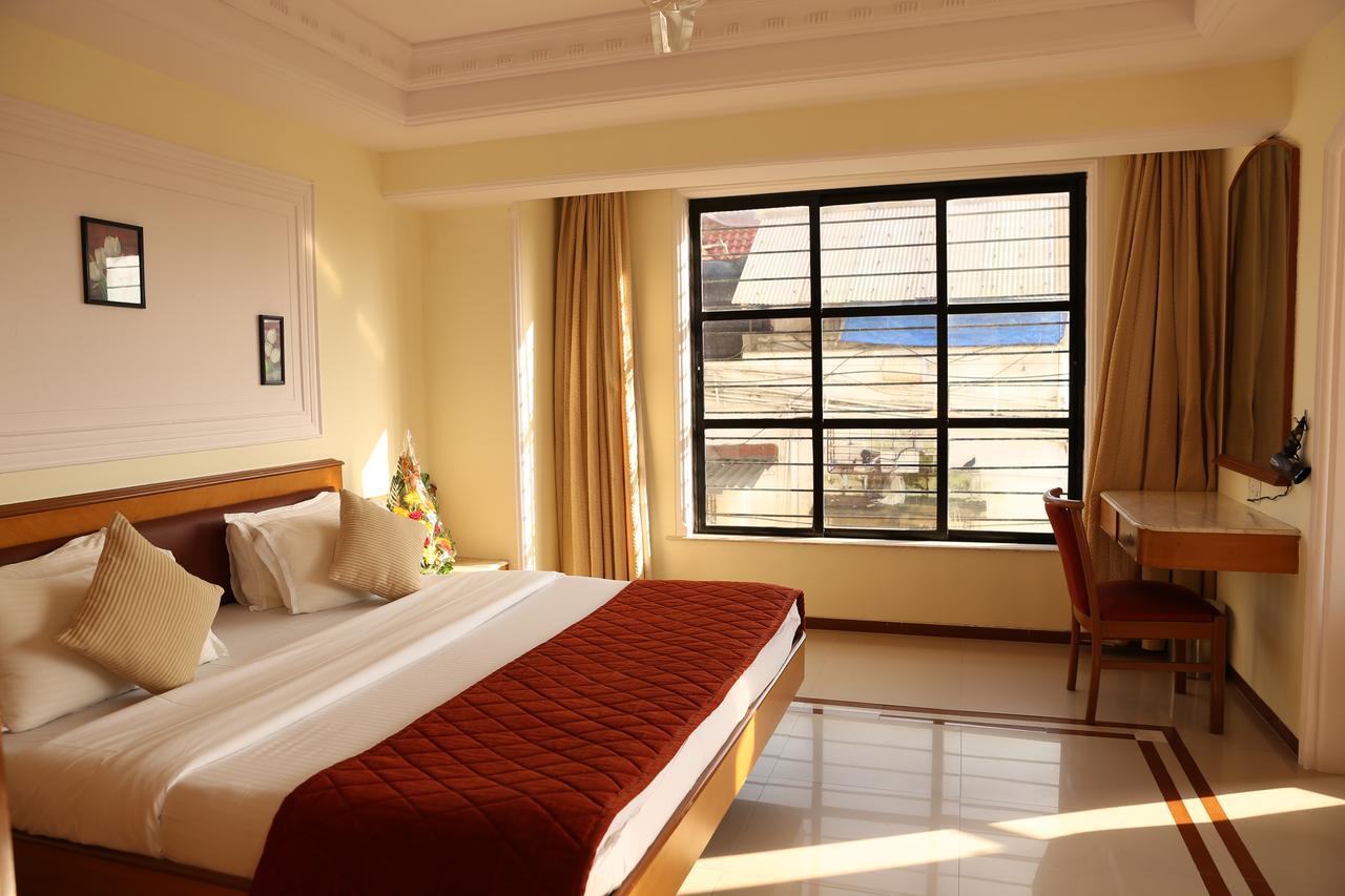Hotel Godwin - Colaba Bombaim Exterior foto