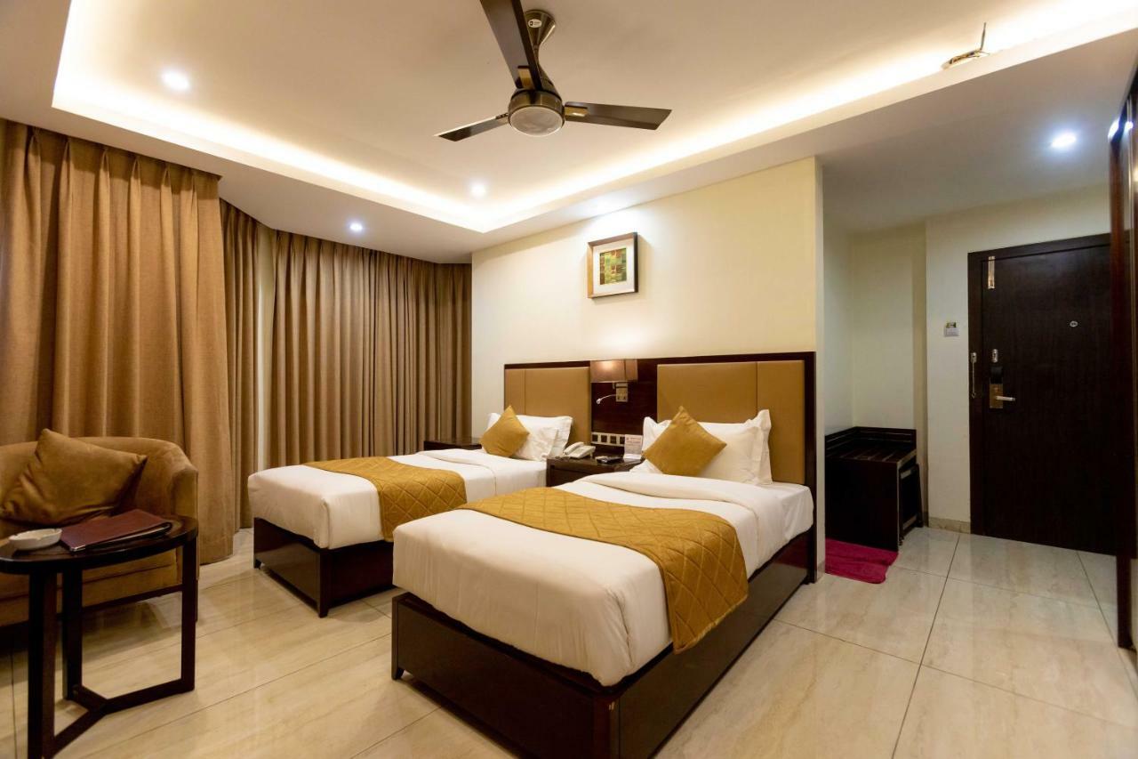Hotel Godwin - Colaba Bombaim Exterior foto